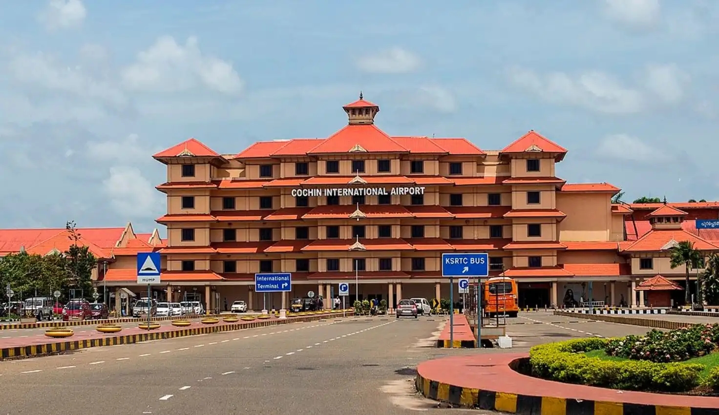 Cochin Airport Guide 2025: Terminals, Facilities, and Travel Tips