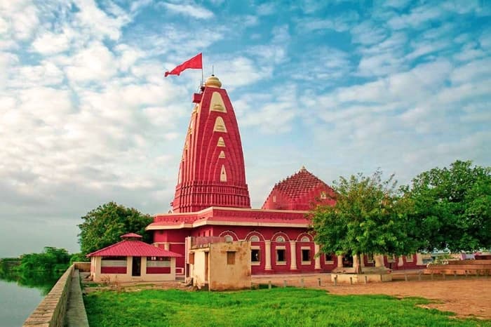 Nageshwar Jyotirlinga Temple Guide: Mythology, Darshan Tips & How to Reach