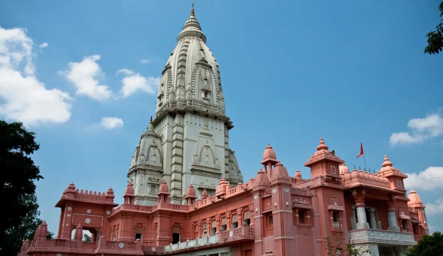 How to Travel to Kashi Vishwanath Temple from Delhi: By Road, Train, and Air