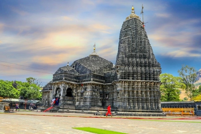 Trimbakeshwar Jyotirlinga in Nashik: Complete Pilgrimage Guide Trimbakeshwar Jyotirlinga in Nashik: Complete Pilgrimage Guide
